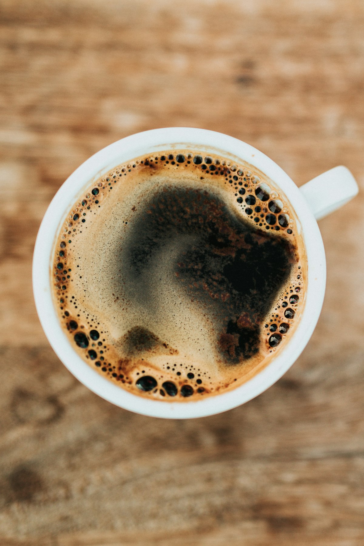 白いカップに入ったコーヒー